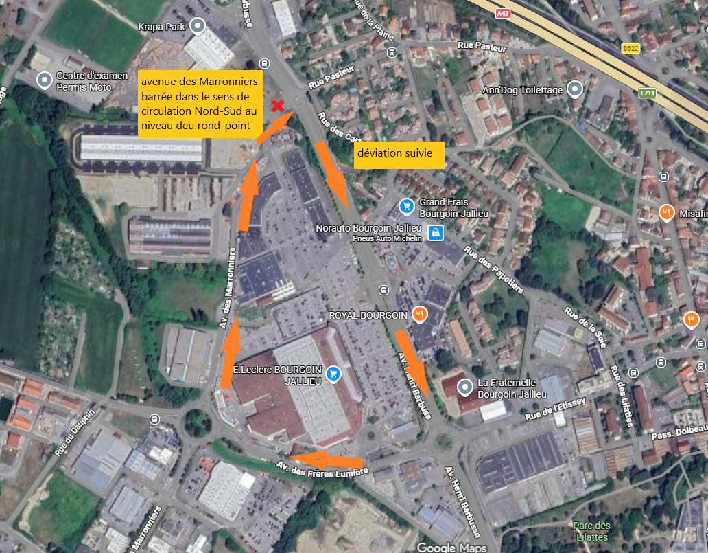 travaux de renouvellement d'un réseau d'eau potable rond point de la Cartonnerie, avenue des Marronniers